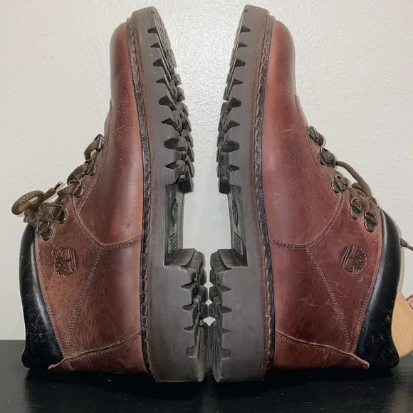 Vintage Timberland Women’s Chucka Boots.  Made in Italy.  Size 8