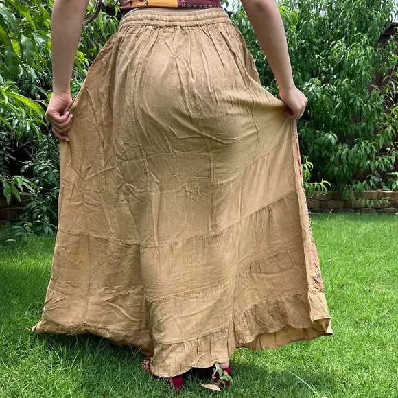 Vintage Vibe Hand Embroidery and Patchwork Floral Pattern Flowy Maxi  Skirt