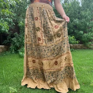Vintage Vibe Hand Embroidery and Patchwork Floral Pattern Flowy Maxi  Skirt
