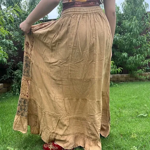 Vintage Vibe Hand Embroidery and Patchwork Floral Pattern Flowy Maxi  Skirt
