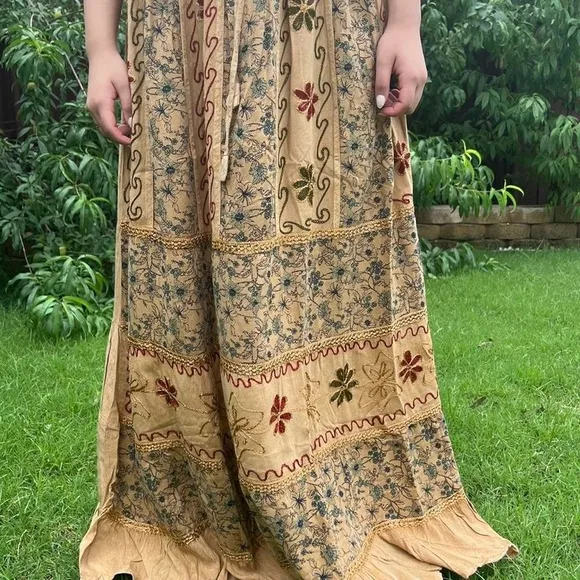 Vintage Vibe Hand Embroidery and Patchwork Floral Pattern Flowy Maxi  Skirt