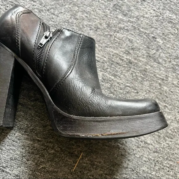 Vintage Y2K 90s Platform Steve Madden Boots