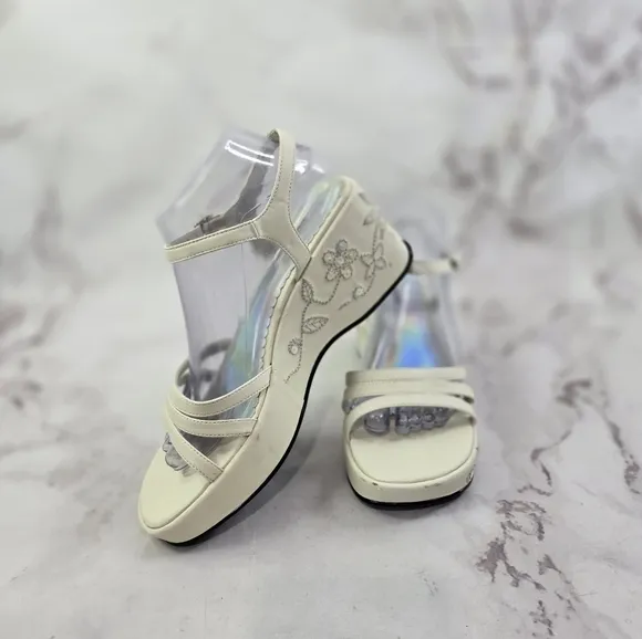 Vintage Y2K Shoes Womens 8.5 M White Beaded Formal Prom Platform Heels Shoe RARE