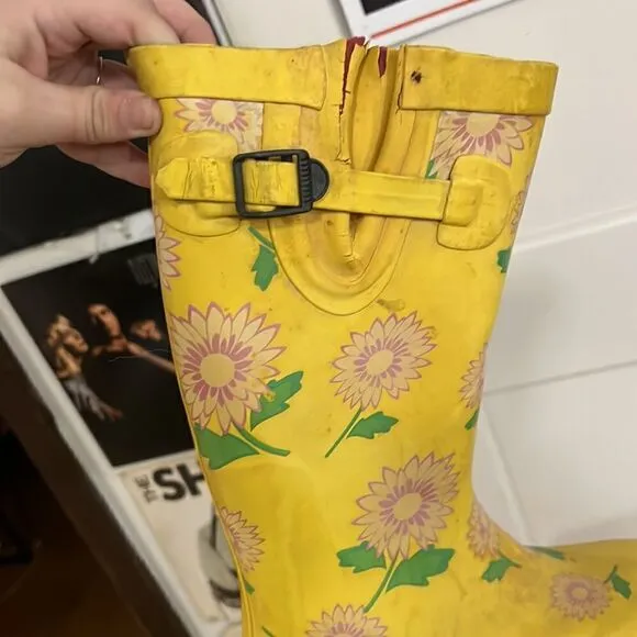 Vintage yellow flower rain boots