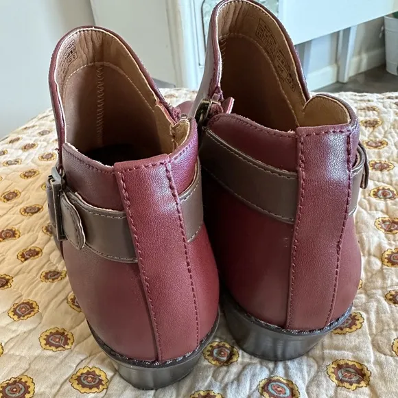 Vionic Millie Burgundy Leather Ankle Boot With Buckle Like New Condition Sz 9.5