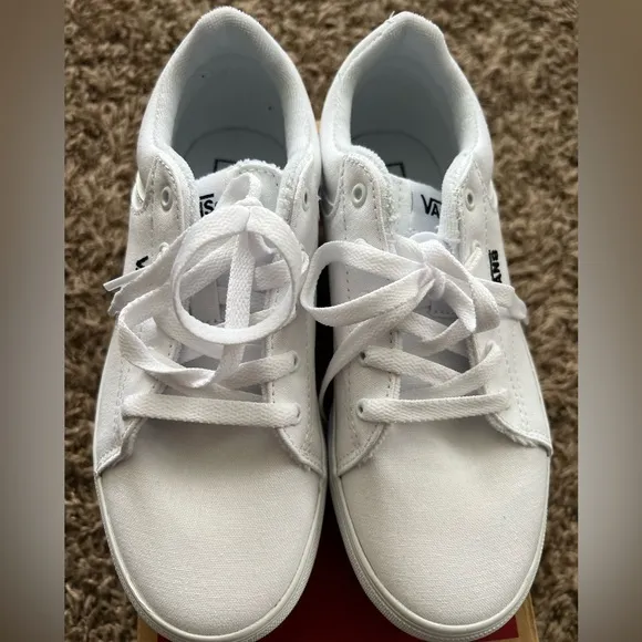 White Vans Seldan Platform shoes girls size 3y and 4y