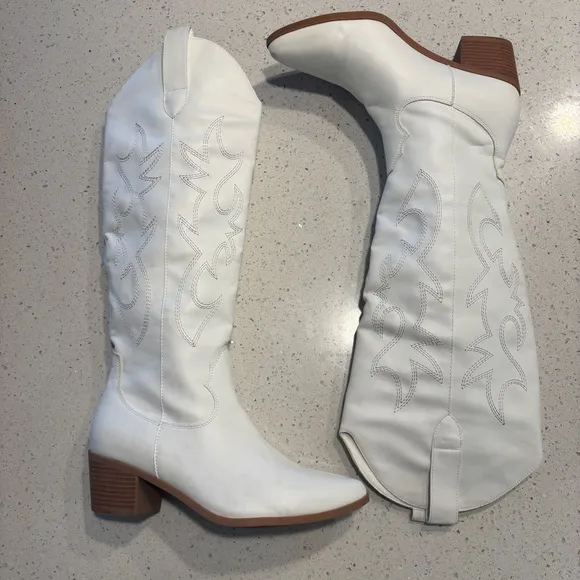 White Western-Style Women's Boots
