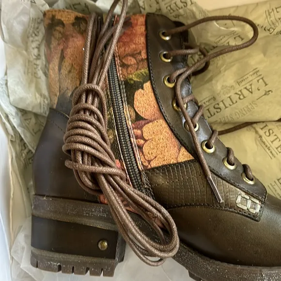 Women NEW Sz 5 L’Artiste minimal floral combat lace up vintage cute casual boots