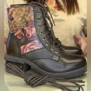 Women NEW Sz 5 L’Artiste minimal floral combat lace up vintage cute casual boots