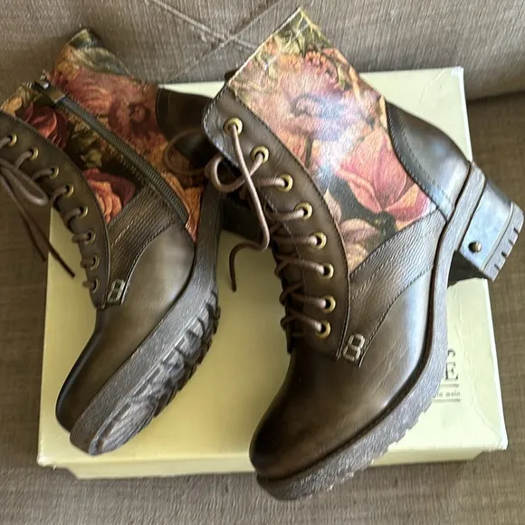 Women NEW Sz 5 L’Artiste minimal floral combat lace up vintage cute casual boots