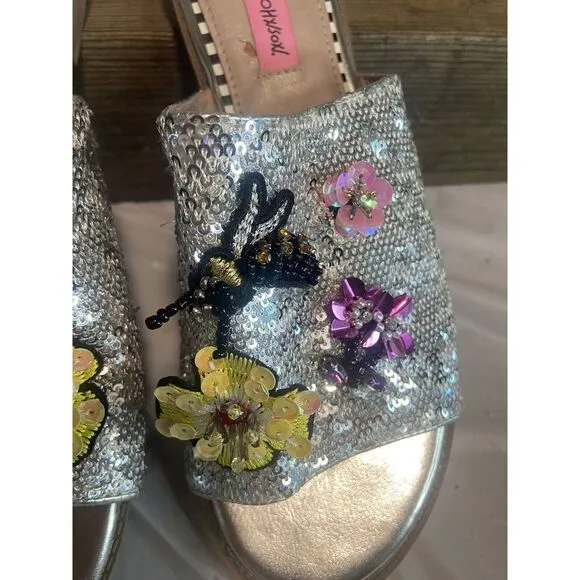 Women's Betsey Johnson Zorro Bees &amp; Flowers Sequin W/ 3-D Effect Slides-Size 8.5
