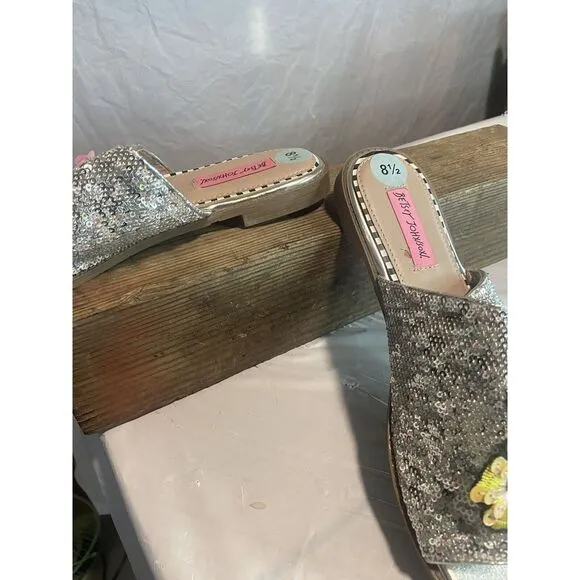 Women's Betsey Johnson Zorro Bees &amp; Flowers Sequin W/ 3-D Effect Slides-Size 8.5