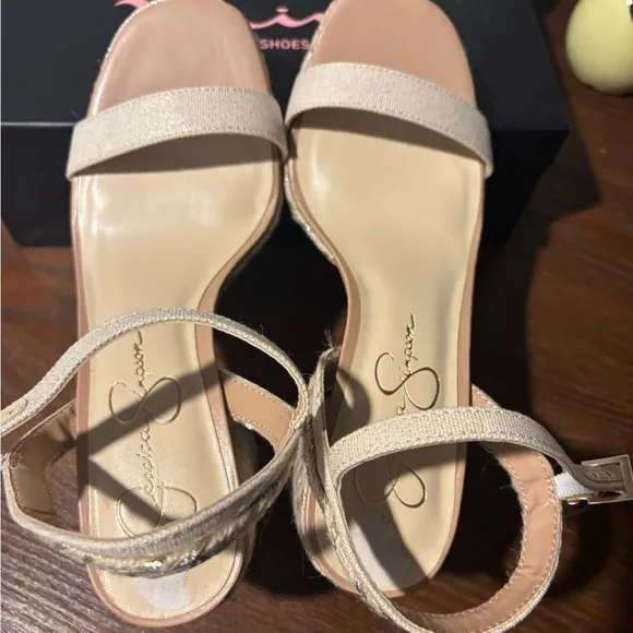 Women's Elegant Beige Platform Sandals Jessica Simpson - Size 8 worn for 4 hrs