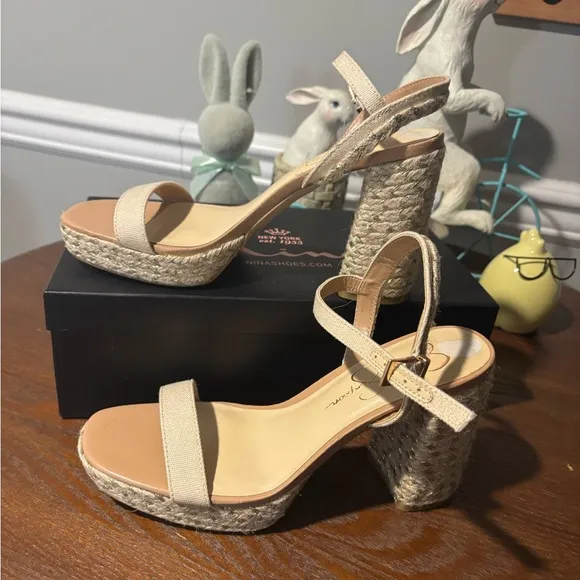 Women's Elegant Beige Platform Sandals Jessica Simpson - Size 8 worn for 4 hrs