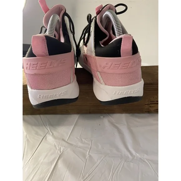Women's Heelys Force White/Pink/Black Skate Tennis Shoes-Size 9-NWOT-Retired