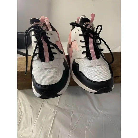 Women's Heelys Force White/Pink/Black Skate Tennis Shoes-Size 9-NWOT-Retired