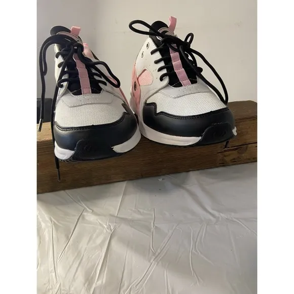 Women's Heelys Force White/Pink/Black Skate Tennis Shoes-Size 9-NWOT-Retired