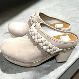 Women's NEW Dolce Villa Braided Dune Nubuck Clogs