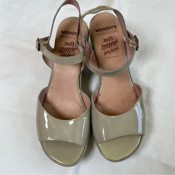 WONDERS Patent Leather Platform Sandals
