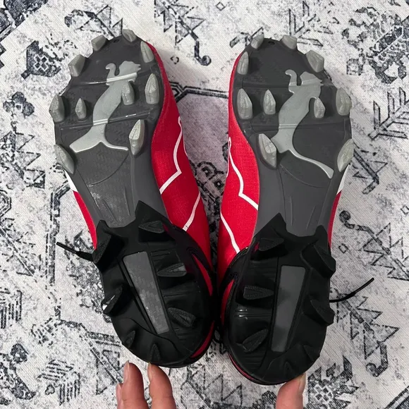 Y2k Red &amp; White Puma Soccer Shoes - Size 10