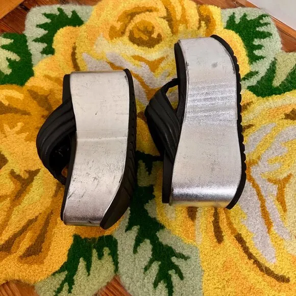 YRU Metallic Silver   Black Platform Sandals