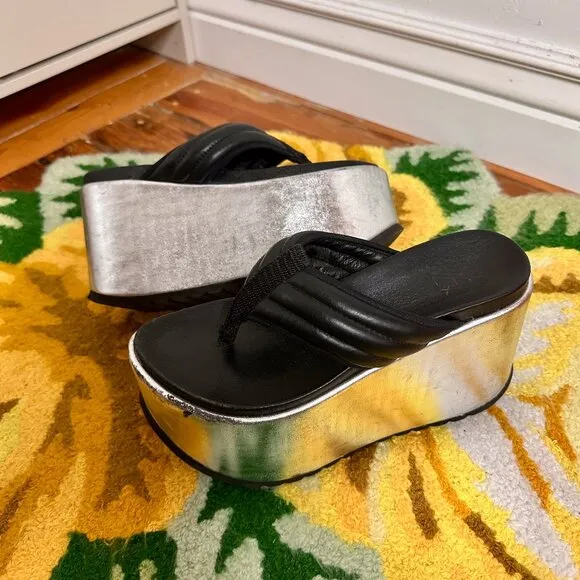 YRU Metallic Silver   Black Platform Sandals