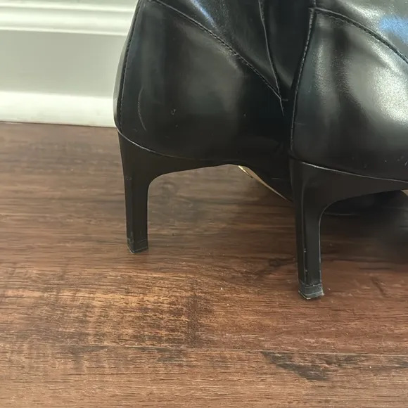 ZARA Elegant Black Knee-High Boots with Chain Detail