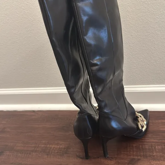 ZARA Elegant Black Knee-High Boots with Chain Detail