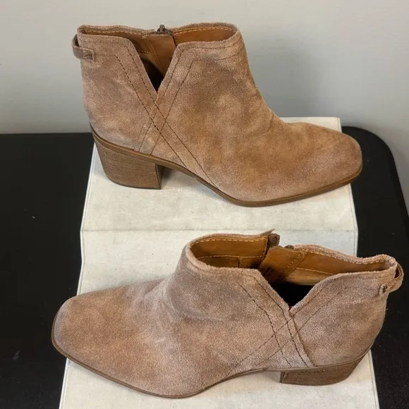 ZODIAC Women's Larsen Ankle Boot, size 11, brown suede, NWOT